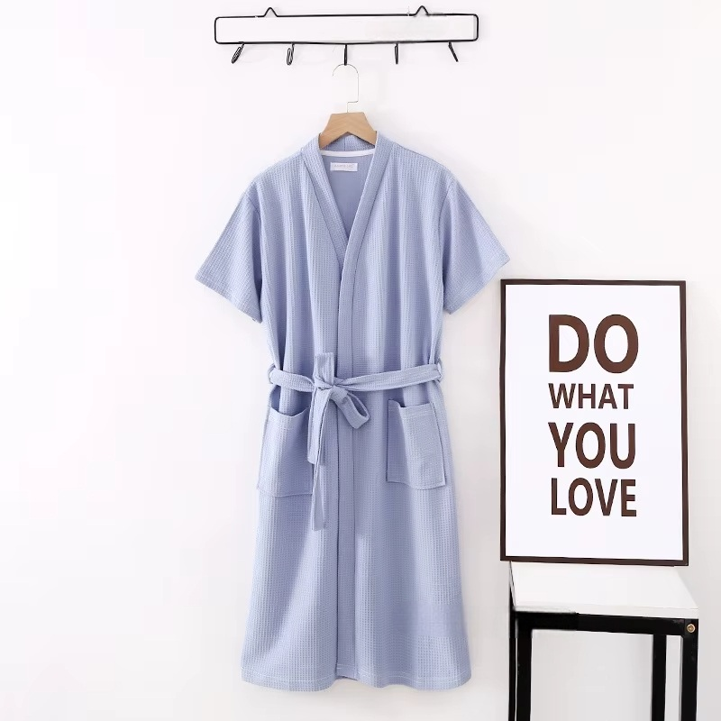 peignoir de bain femme ete coton gaufre coloris bleu ciel - ambiance sortie de bain